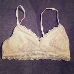 WHITE BRALETTE